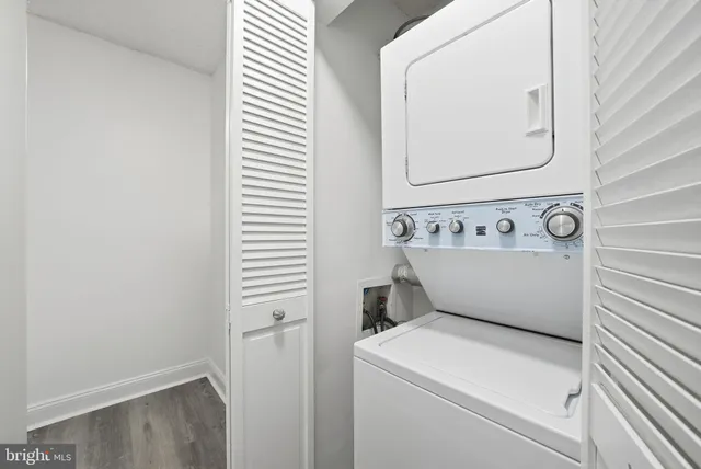 $315,000 | 2311 Pimmit Drive, Unit 105, Falls Church, VA 22043