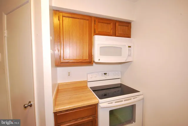 $1,595 | 10825 Amherst Avenue, Unit F, Silver Spring, MD 20902