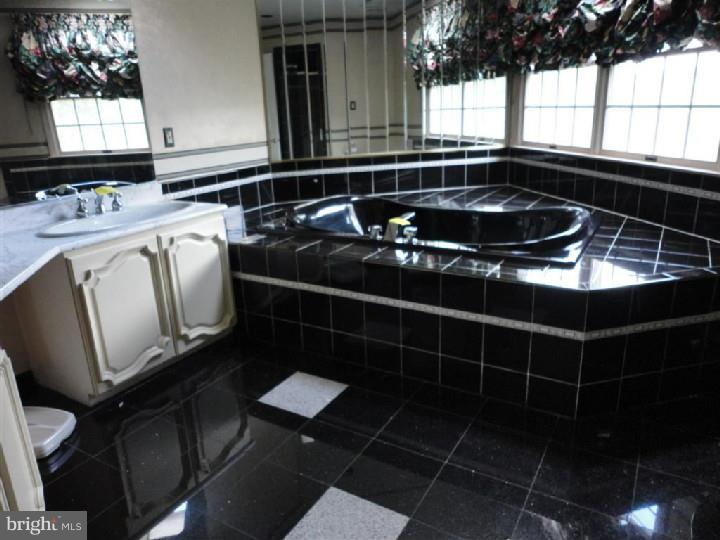 204 Summit Road Mount Laurel, NJ 08054 - Photo 15 of 21 Master Bathroom