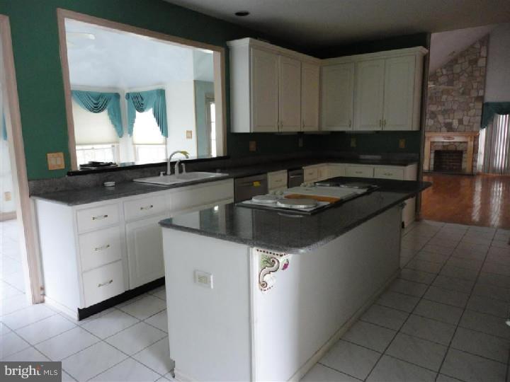 204 Summit Road Mount Laurel, NJ 08054 - Photo 6 of 21 Kitchen