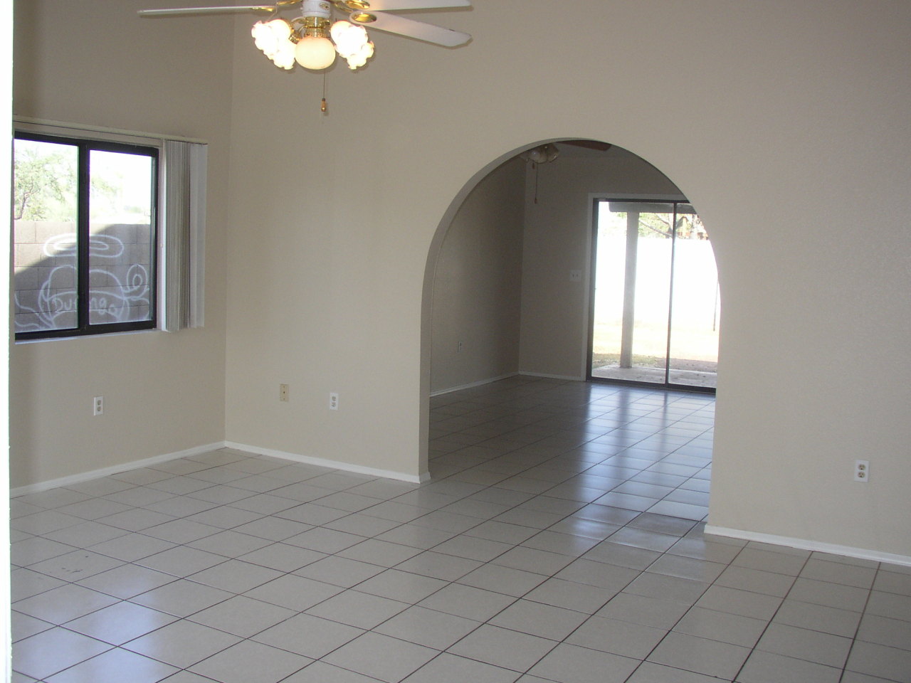3146 West Coronado Road Phoenix, AZ 85009 - Photo 2 of 7 LIV ROOM
