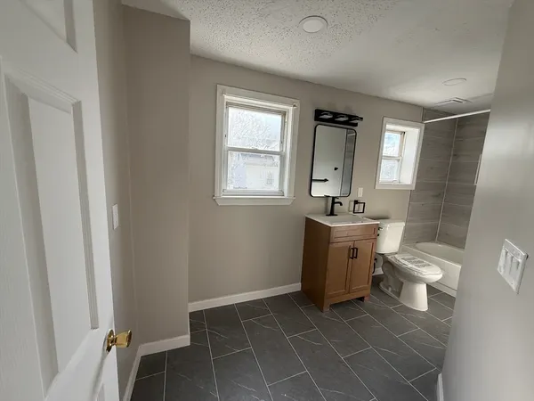 $2,200 | 18 Meadow Street, Unit 2, Taunton, MA 02780