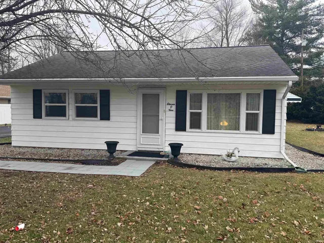 $128,000 | 1109 South Monroe Street, Hartford City, IN 47348