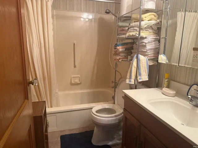 $128,000 | 1109 South Monroe Street, Hartford City, IN 47348