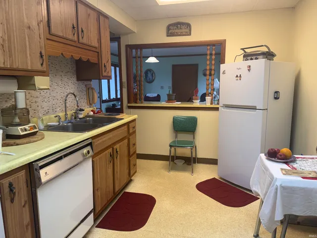 $128,000 | 1109 South Monroe Street, Hartford City, IN 47348