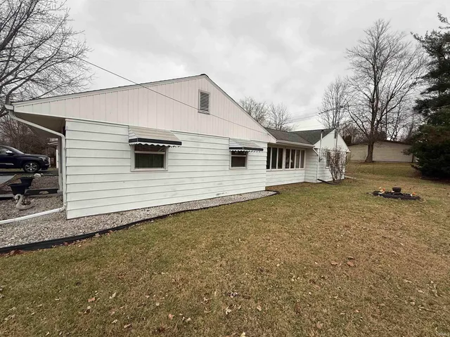 $128,000 | 1109 South Monroe Street, Hartford City, IN 47348