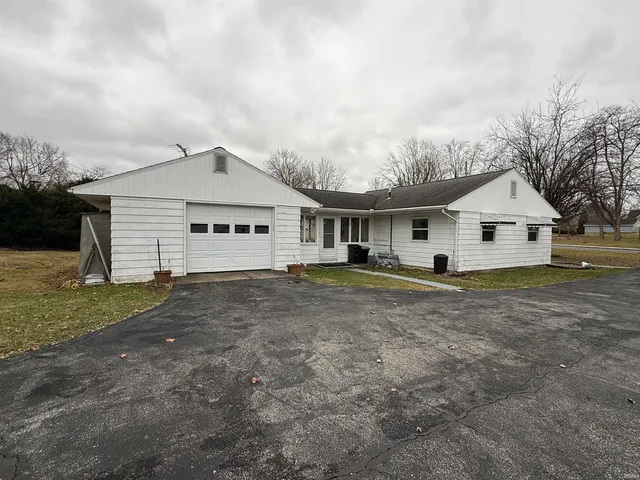 $128,000 | 1109 South Monroe Street, Hartford City, IN 47348