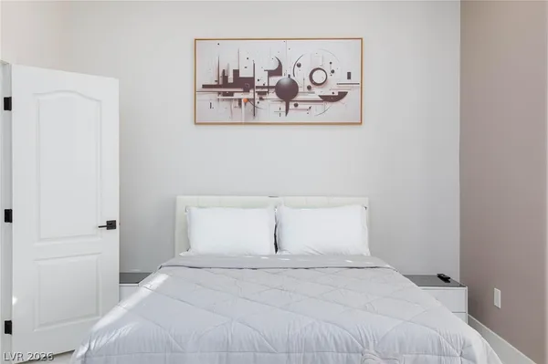 $8,000 | 6525 Ponderosa Way, Las Vegas, NV 89118