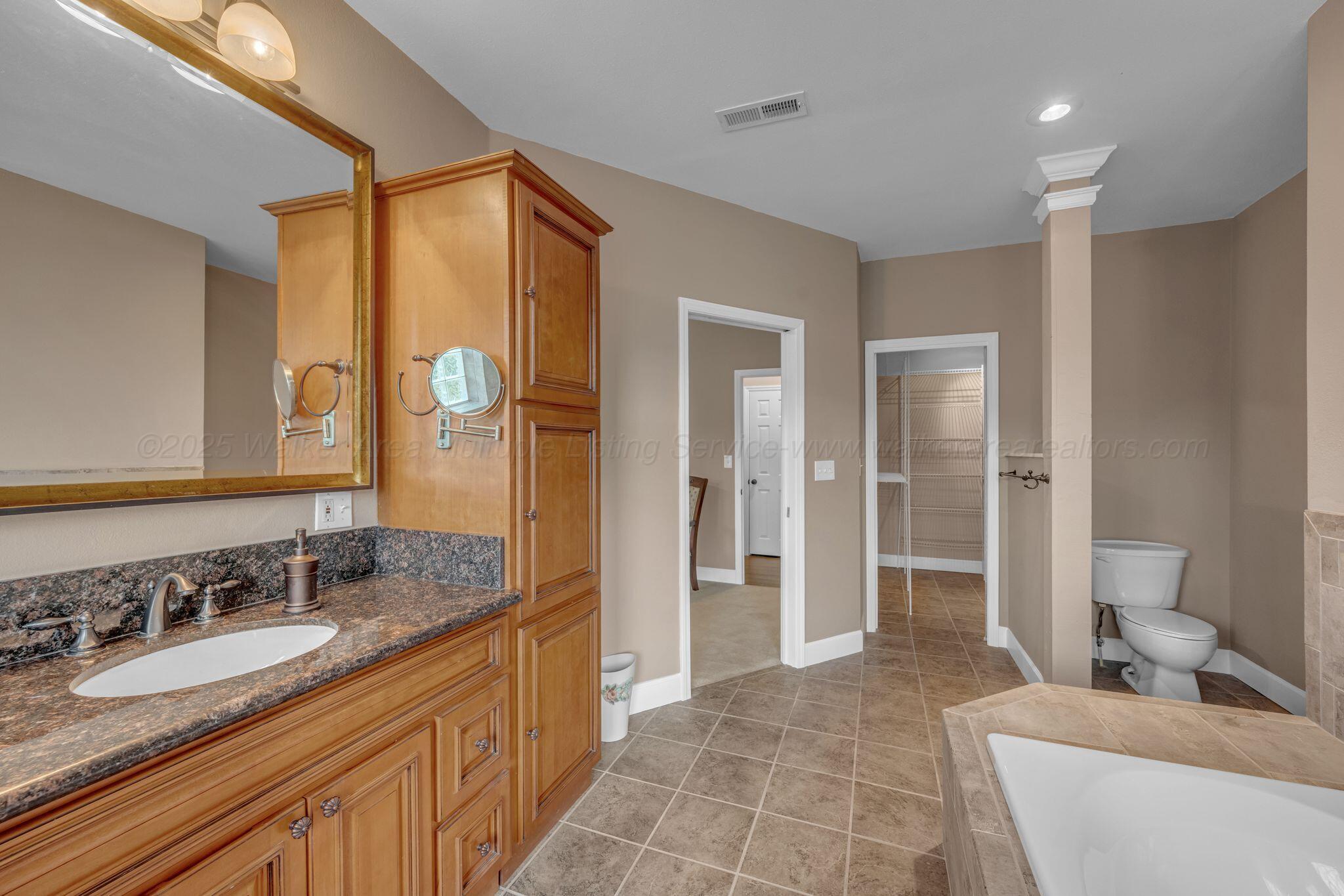 10 Davis Road Jasper, AL 35503 - Photo 20 of 49 Master Bathroom