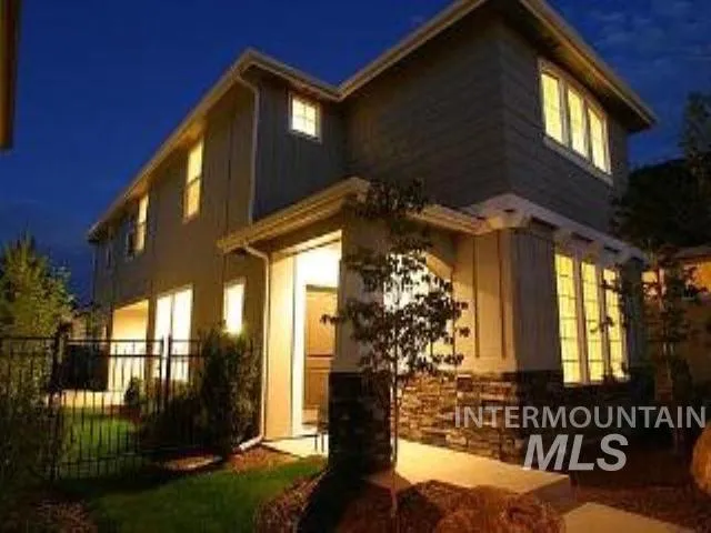 $2,700 | 3950 North Quenzer Way, Meridian, ID 83646