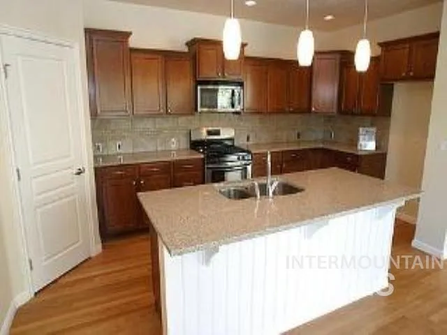 $2,700 | 3950 North Quenzer Way, Meridian, ID 83646