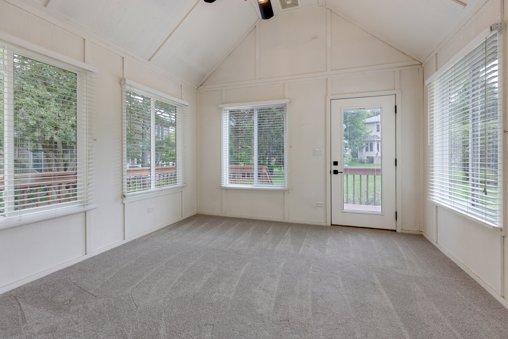 835 Longview Court Sugar Grove, IL 60554 - Photo 20 of 32 a view of an empty room with a window