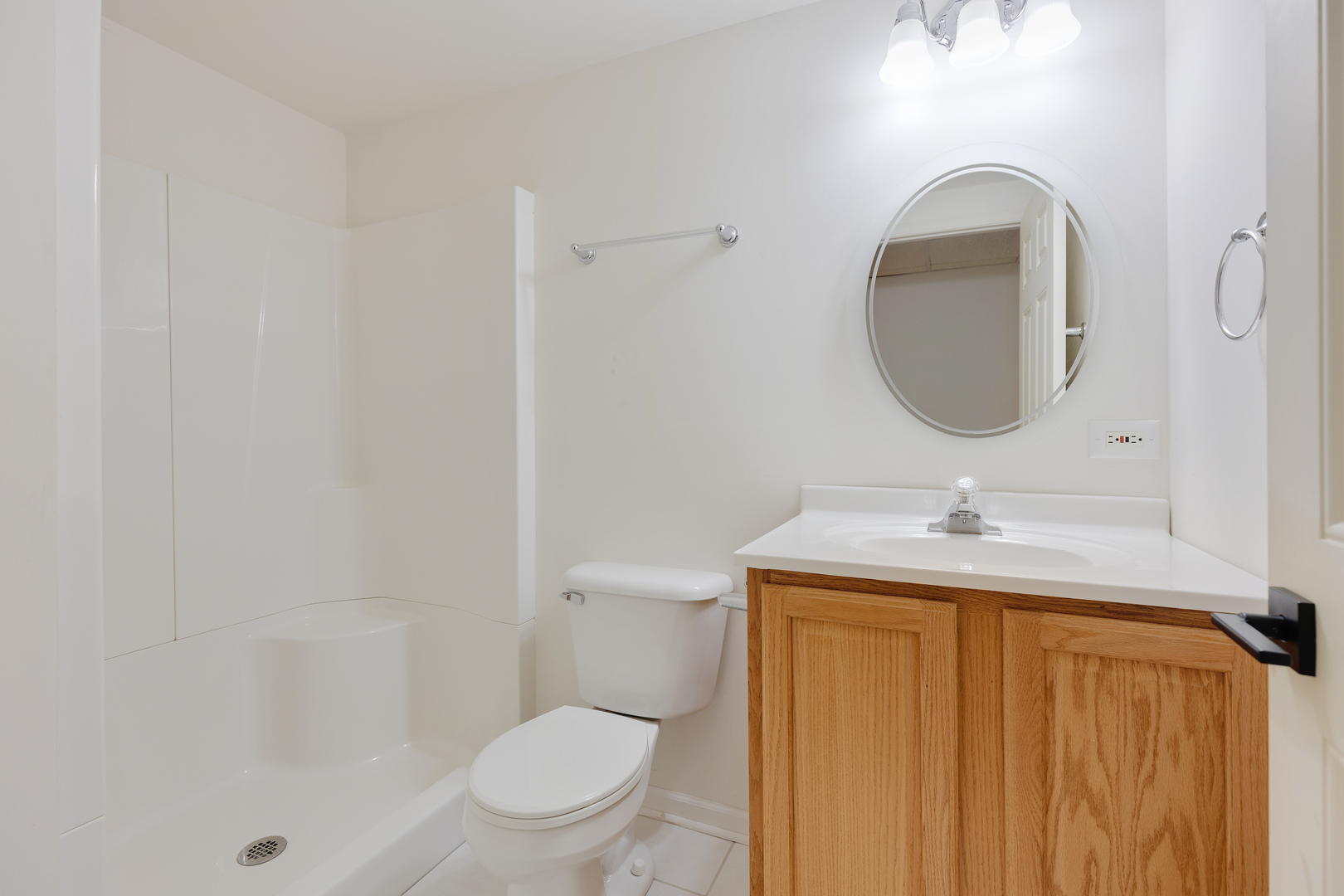 835 Longview Court Sugar Grove, IL 60554 - Photo 27 of 32 a bathroom with a toilet sink and mirror