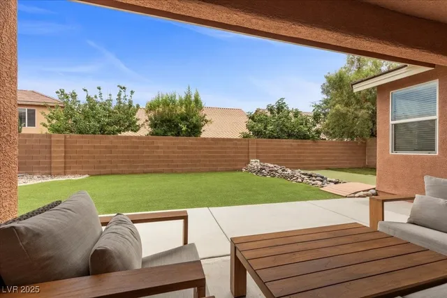 $699,900 | 10300 South Dapple Grey Road, Las Vegas, NV 89178