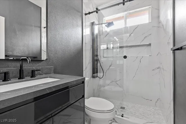 $699,900 | 10300 South Dapple Grey Road, Las Vegas, NV 89178