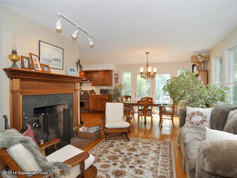 4265 Main Road Tiverton, RI 02878 - Photo 2 of 25 Living Room.