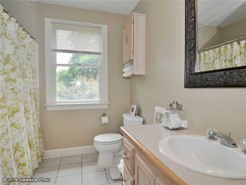 4265 Main Road Tiverton, RI 02878 - Photo 24 of 25 Bathroom.