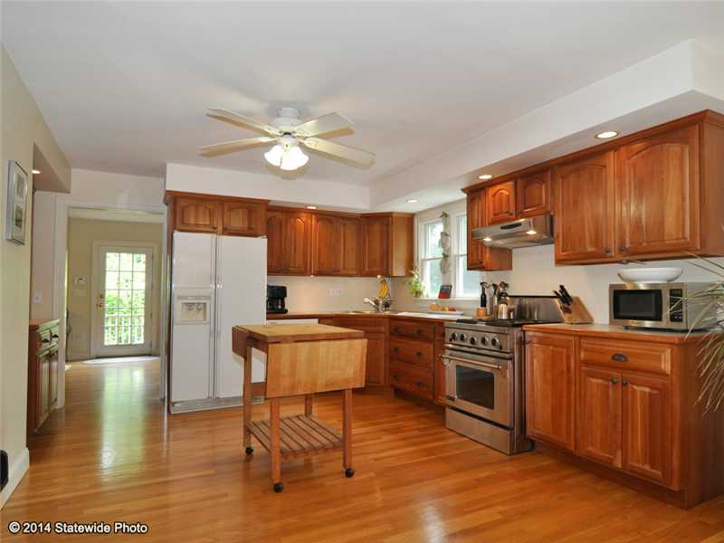 4265 Main Road Tiverton, RI 02878 - Photo 8 of 25 Kitchen.