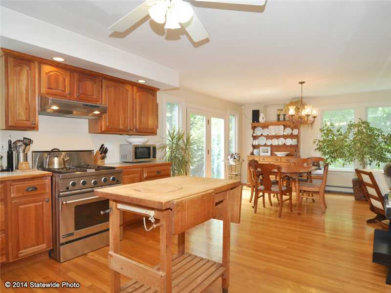 4265 Main Road Tiverton, RI 02878 - Photo 9 of 25 Kitchen.