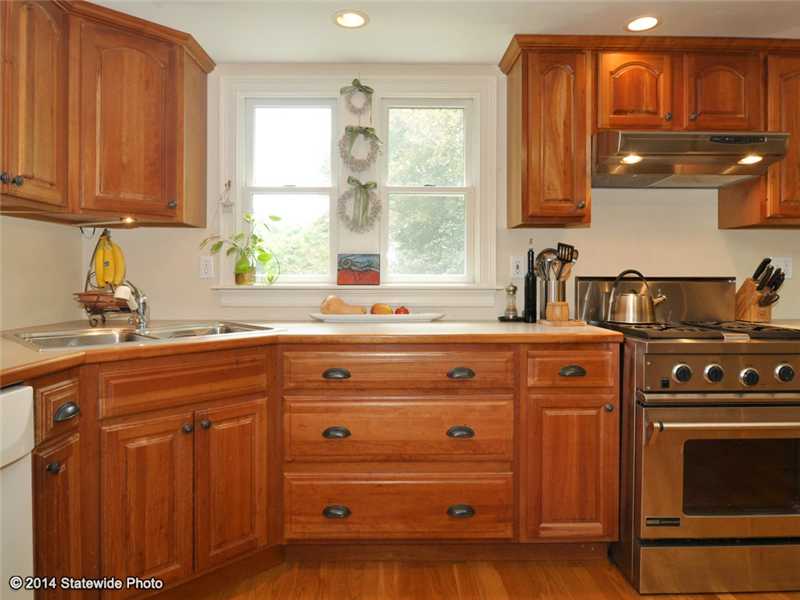 4265 Main Road Tiverton, RI 02878 - Photo 10 of 25 Kitchen.