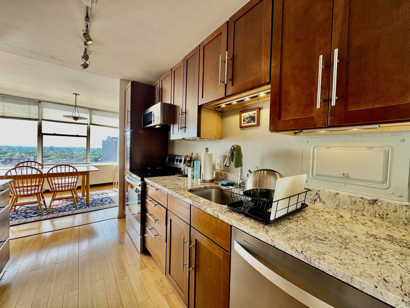 5757 North Sheridan Road, Unit 16H Chicago, IL 60660 - Photo 5 of 22 Gallery Image 5