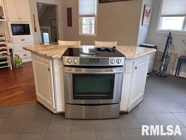 $197,500 | 1450 South Main Street, Jacksonville, IL 62650