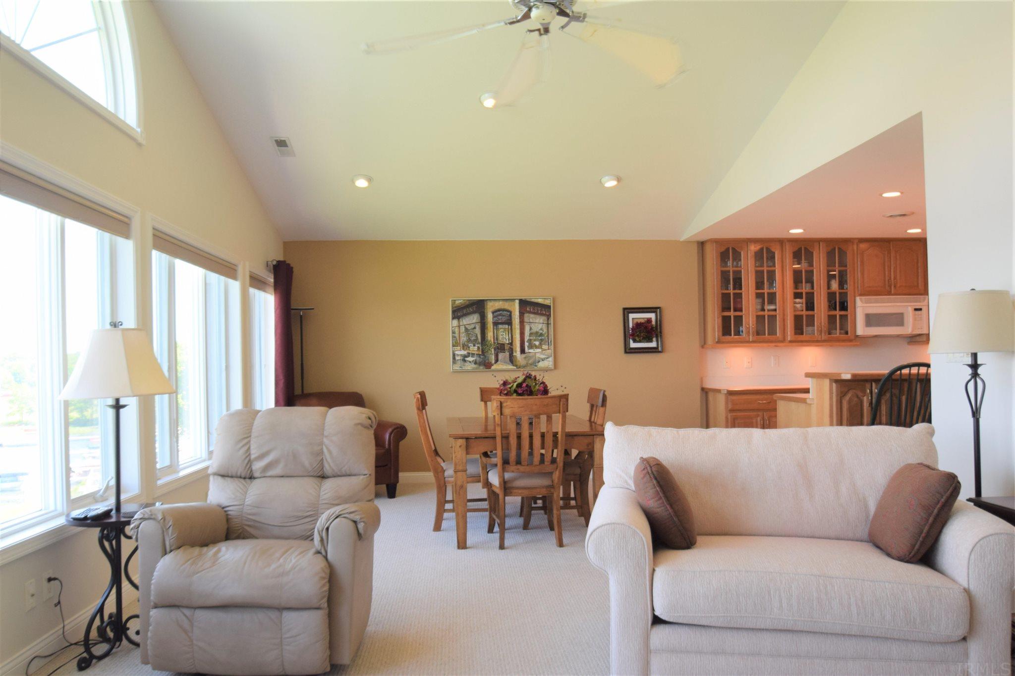 8986 East Hatchery Road, Unit 6 Syracuse, IN 46567 - Photo 8 of 27 Gallery Image 8