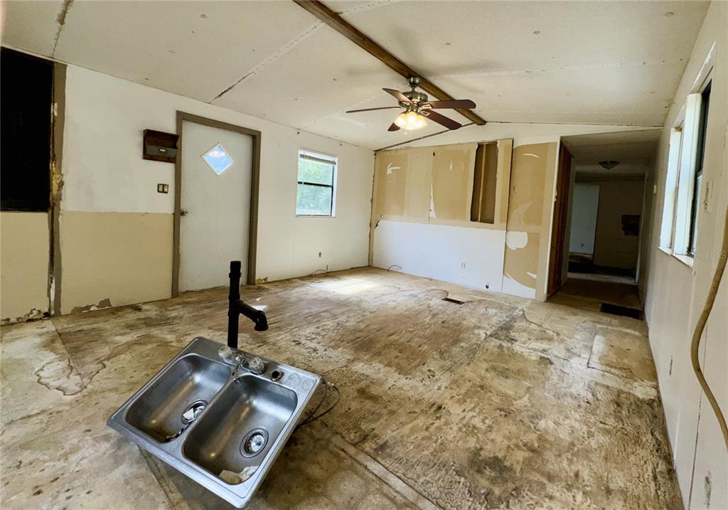 7809 Southwest 12th Place Bell, FL 32619 - Photo 6 of 21