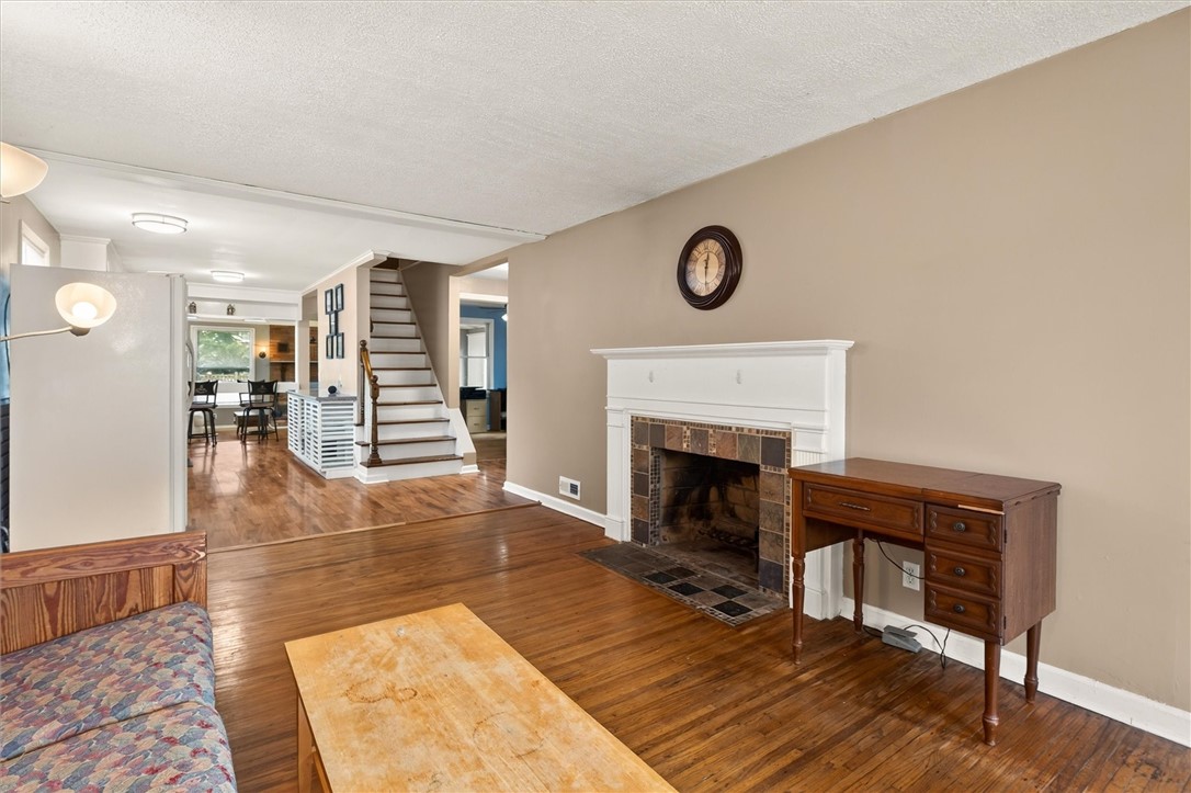 304 Garford Road Irondequoit, NY 14622 - Photo 8 of 46
