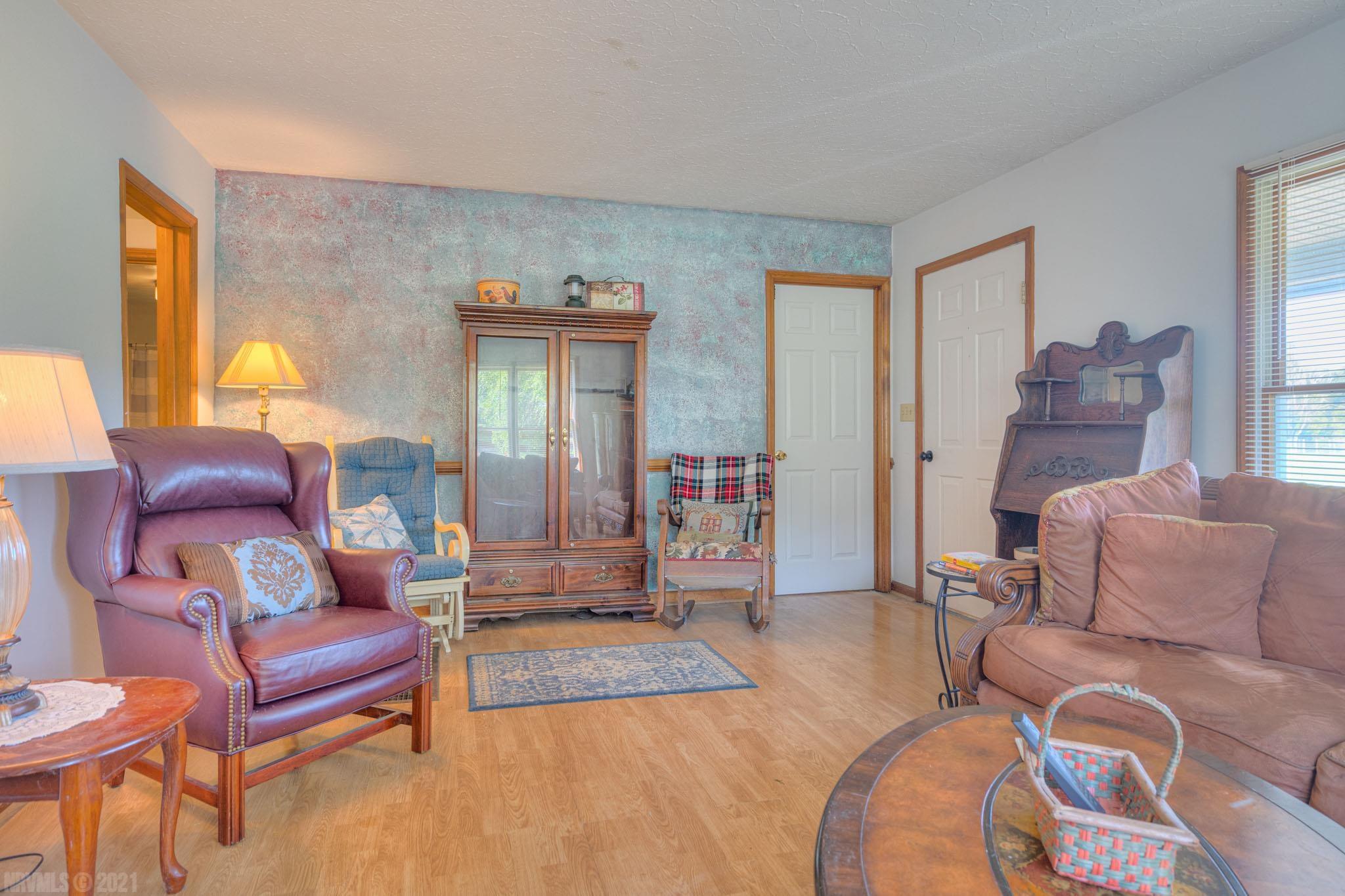 5163 Whitethorne Road Blacksburg, VA 24060 - Photo 9 of 37 Gallery Image 9