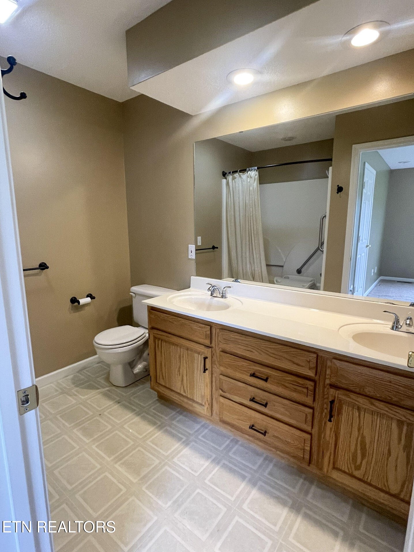 299 Jesse Loop Crossville, TN 38555 - Photo 14 of 32 a bathroom with a double vanity sink a toilet and a mirror