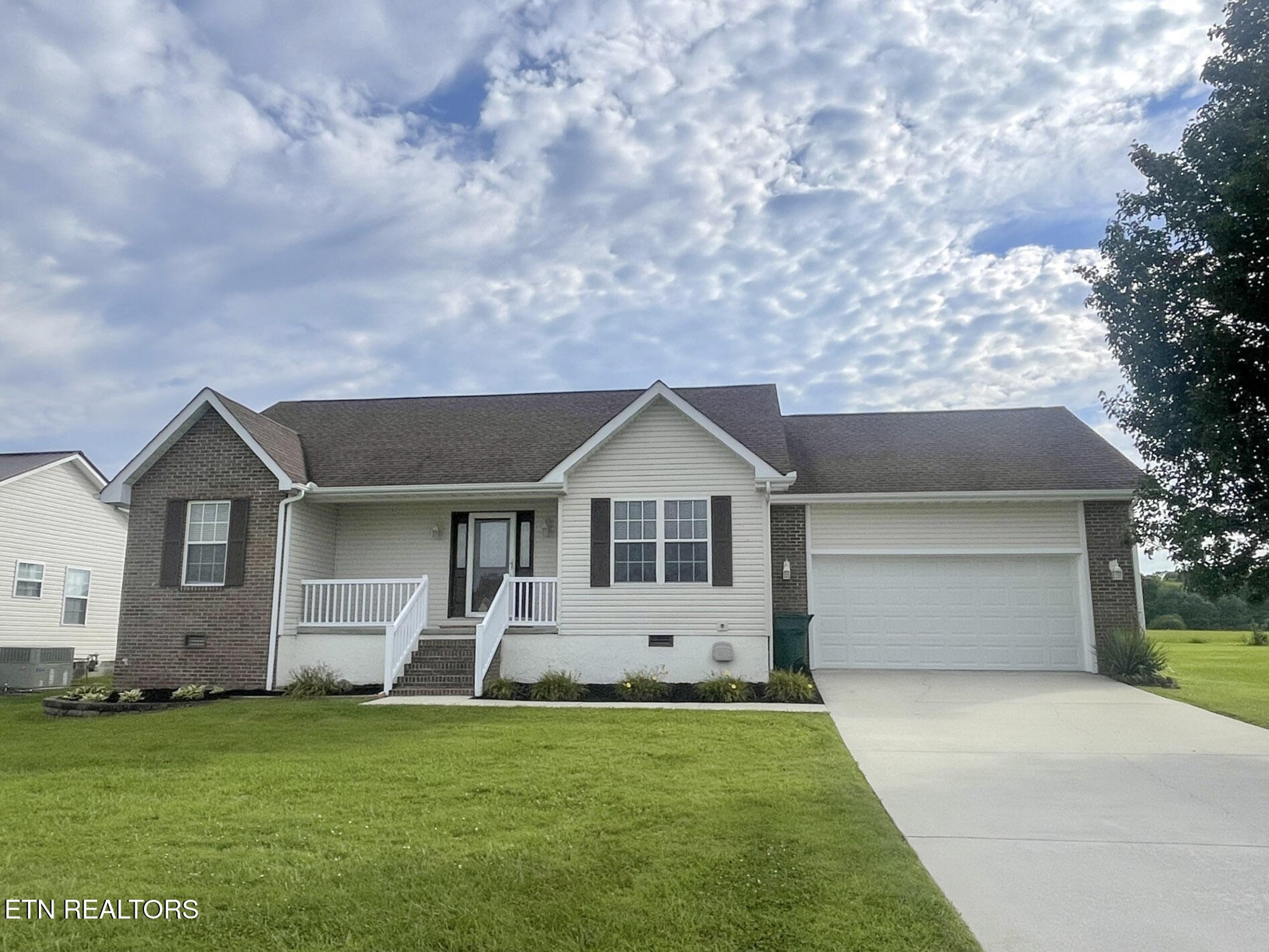 299 Jesse Loop Crossville, TN 38555 - Photo 2 of 32 a front view of house with yard and green space