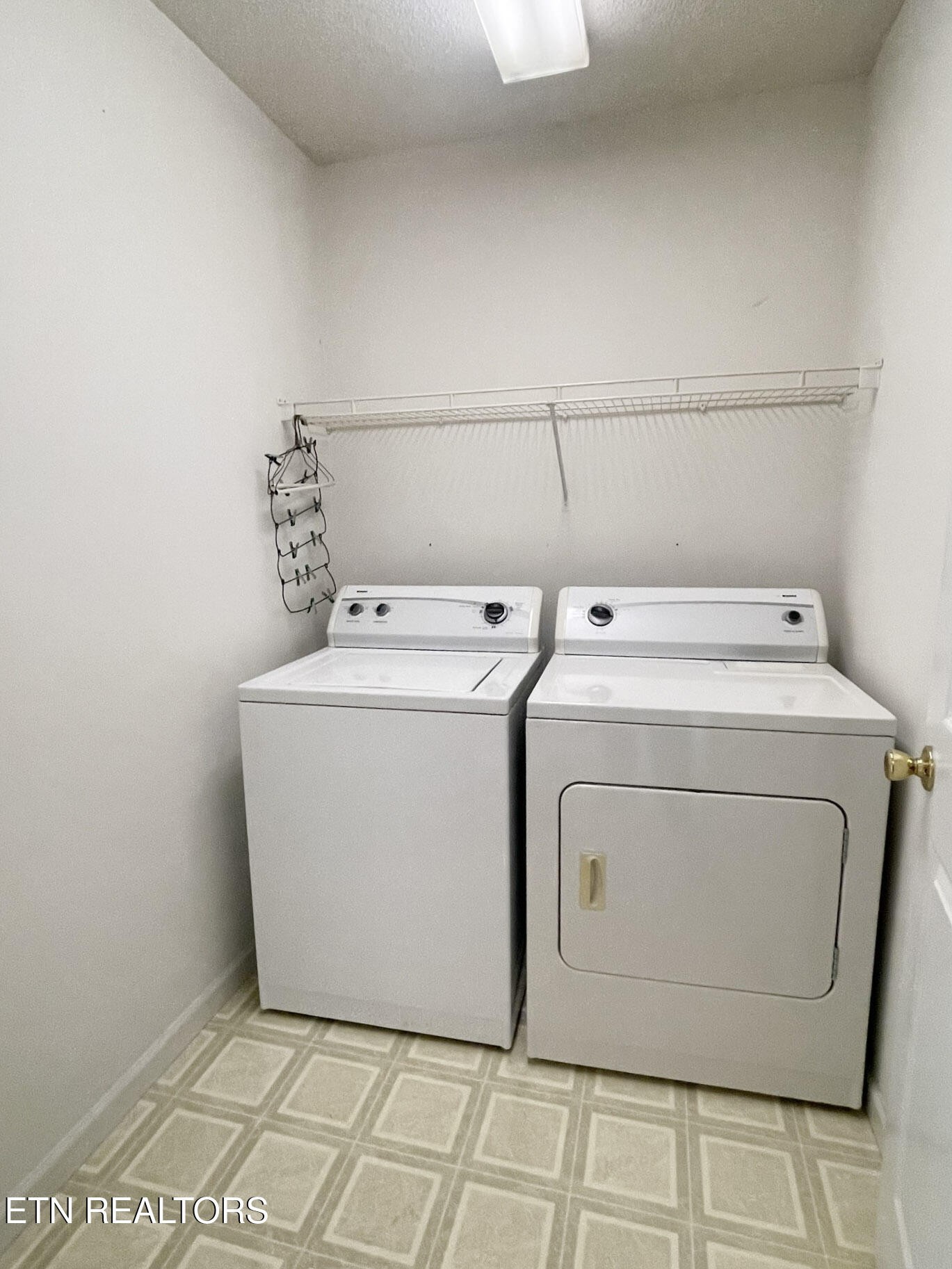 299 Jesse Loop Crossville, TN 38555 - Photo 21 of 32 a utility room with dryer and washer