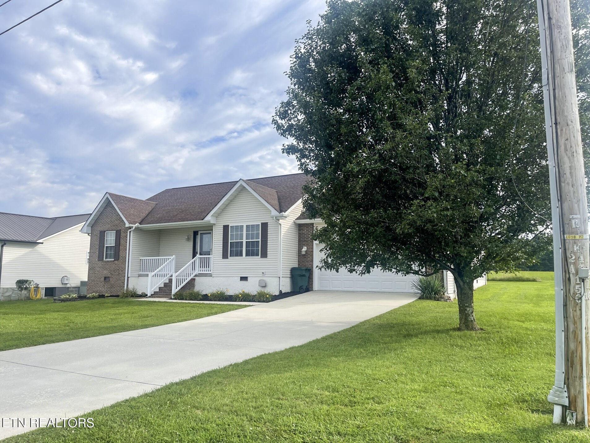 299 Jesse Loop Crossville, TN 38555 - Photo 28 of 32 a front view of house with yard and green space