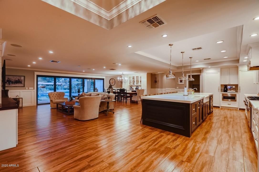 148 West Boca Raton Road Phoenix, AZ 85023 - Photo 3 of 62 07A59028-5EFF-4C0E-9F8E-77F7C7B59643_1_1