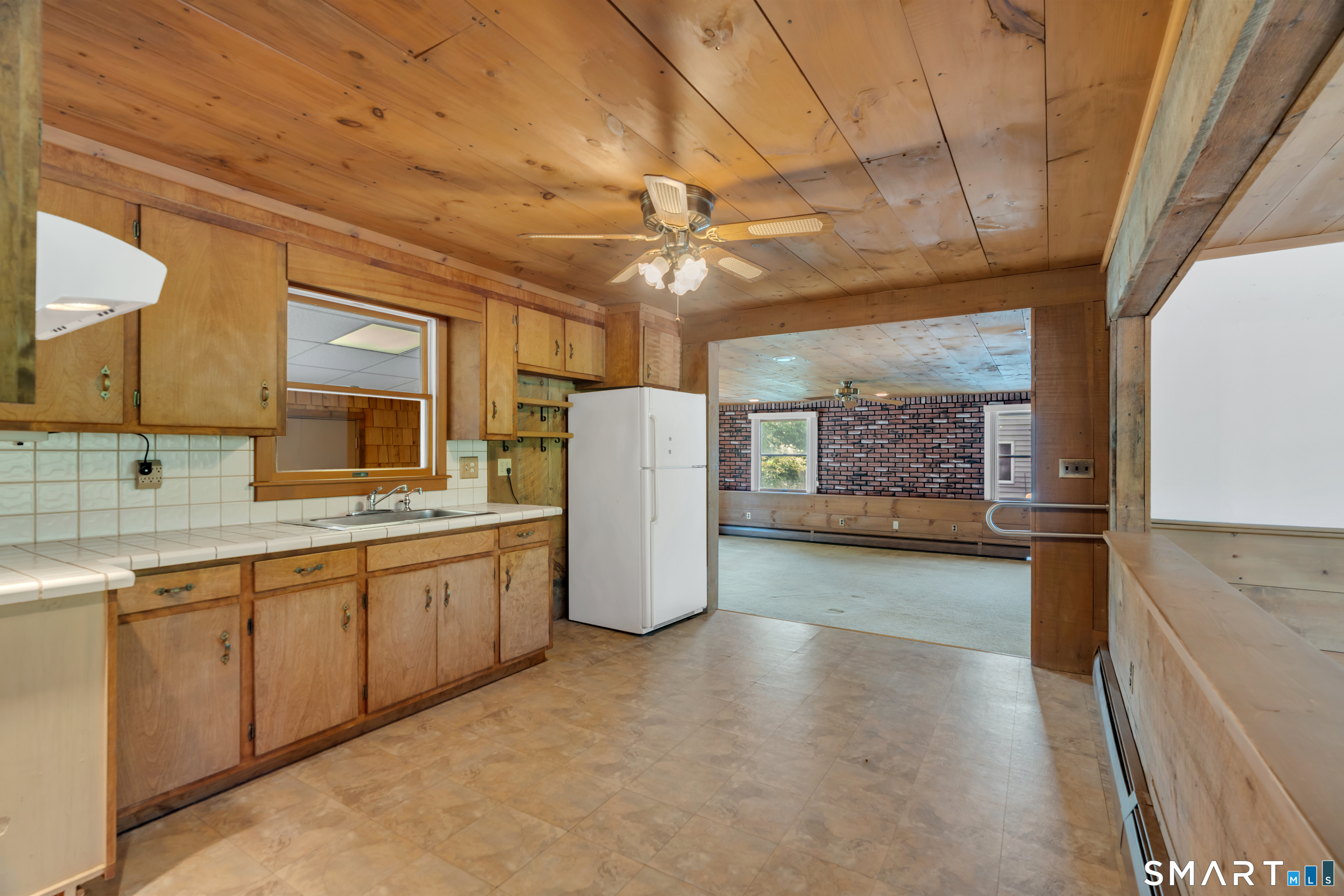8 Chapel Hill Road Montville, CT 06370 - Photo 3 of 40