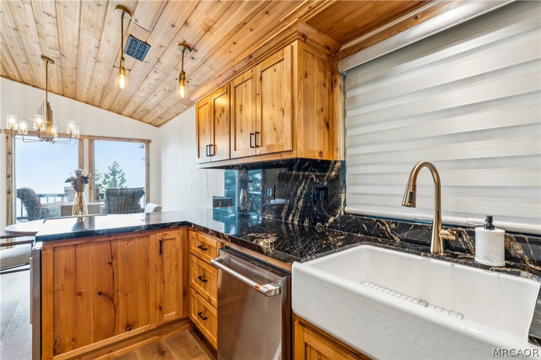 590 Arrowhead Villa Road Lake Arrowhead, CA 92352 - Photo 8 of 43