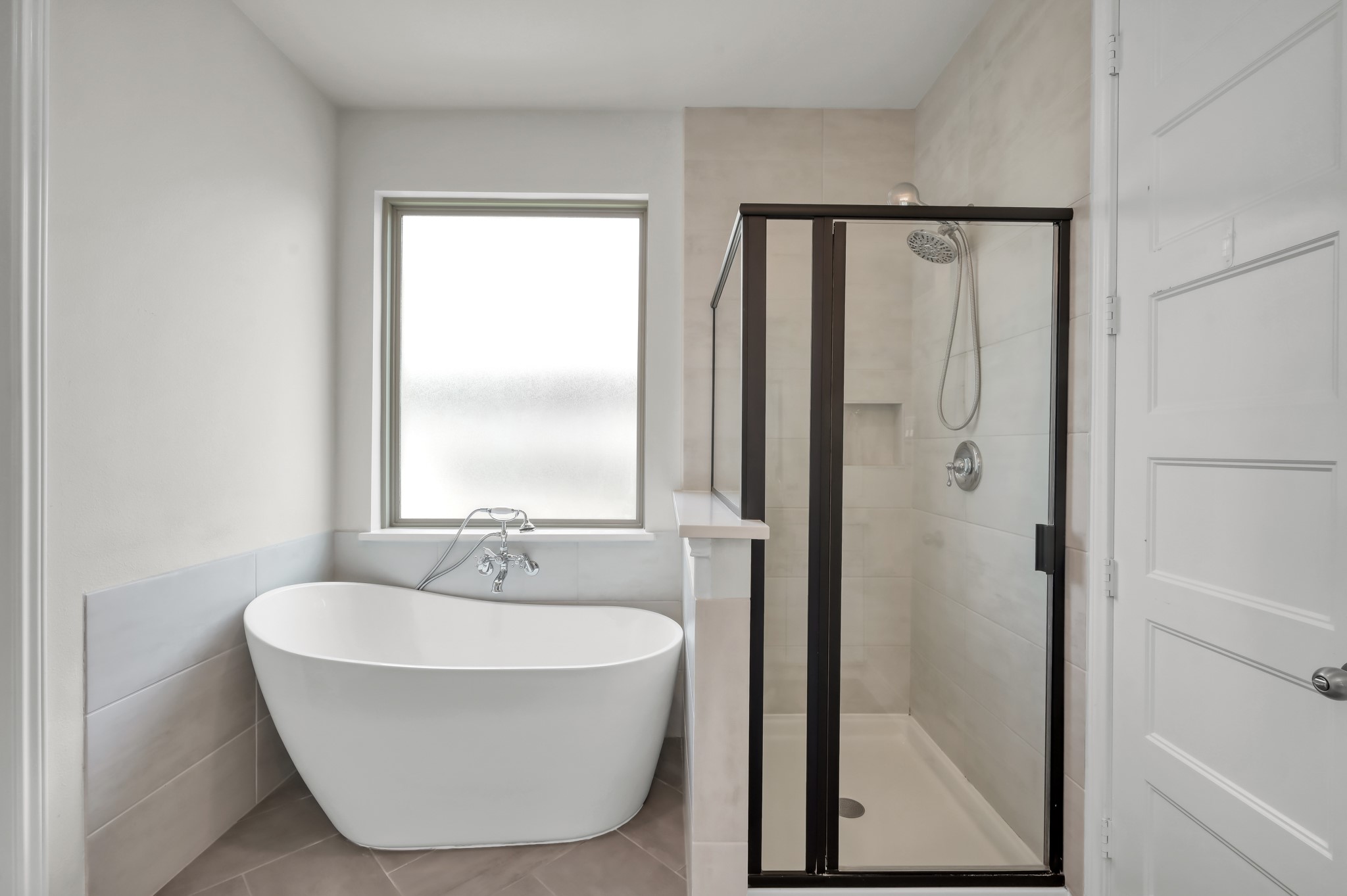550 Chestnut Reef Court Conroe, TX 77304 - Photo 20 of 46 Spa-like primary bath with freestanding soaking tub and separate glass-enclosed shower.