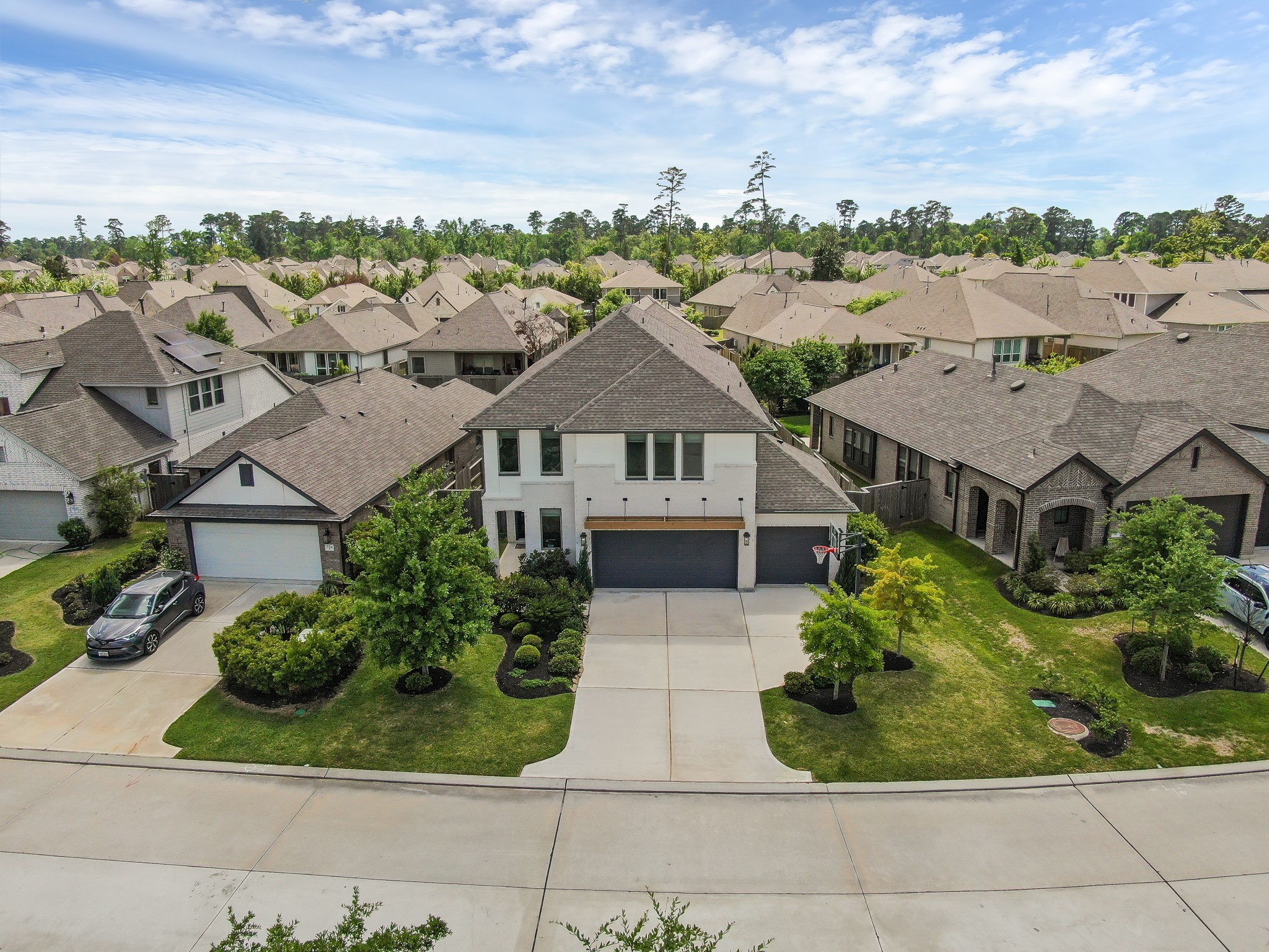 550 Chestnut Reef Court Conroe, TX 77304 - Photo 3 of 46 Aerial view showcasing lush landscaping and well-maintained surrounding homes.