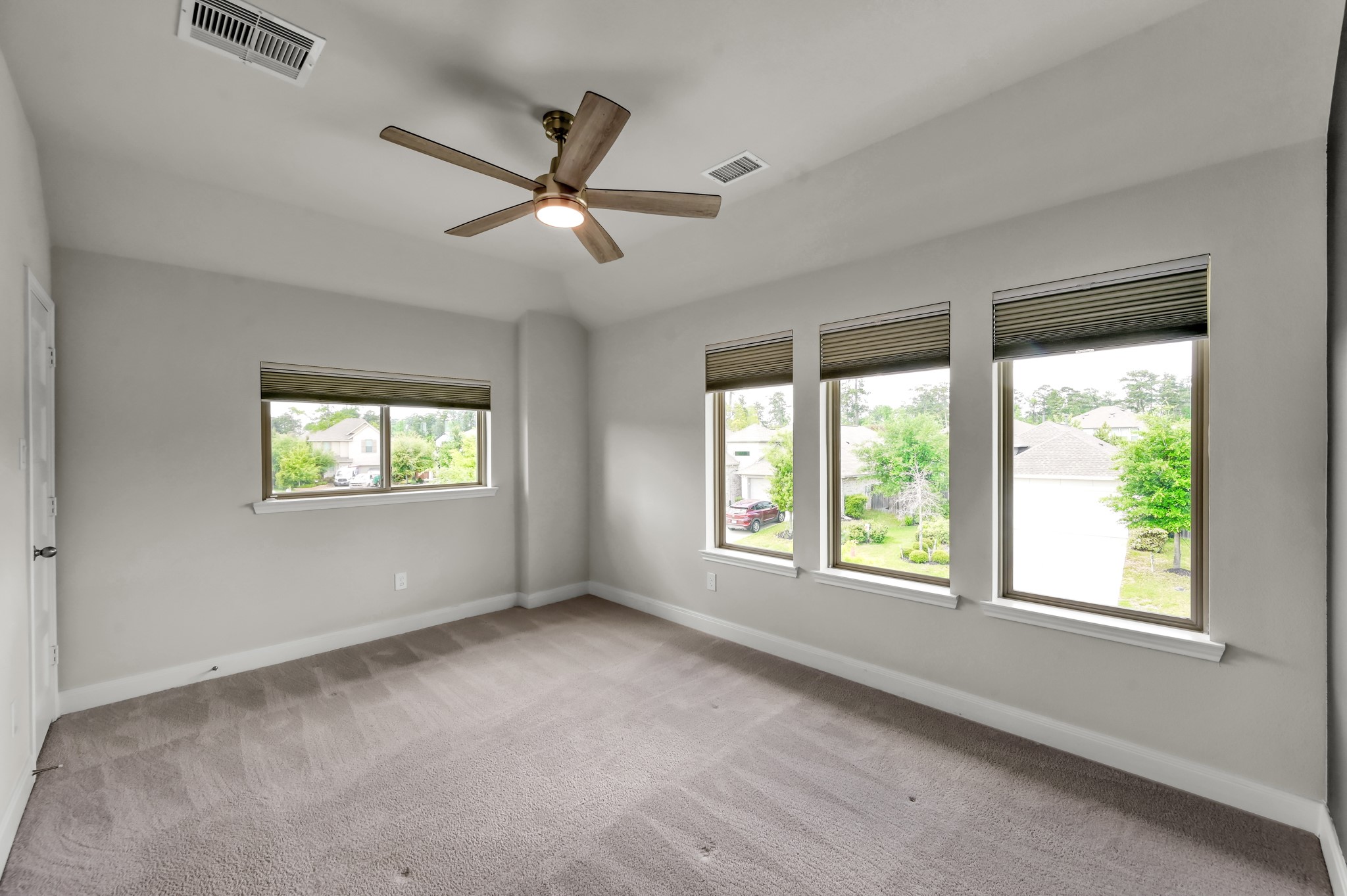 550 Chestnut Reef Court Conroe, TX 77304 - Photo 32 of 46 Additional view of secondary bedroom with plenty of natural light from the triple windows adds an inviting feel.