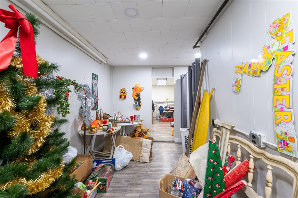 525 Chelmsford Street Lowell, MA 01851 - Photo 35 of 41 a room with furniture and toys