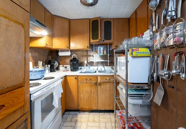$750,000 | 525 Chelmsford Street, Lowell, MA 01851
