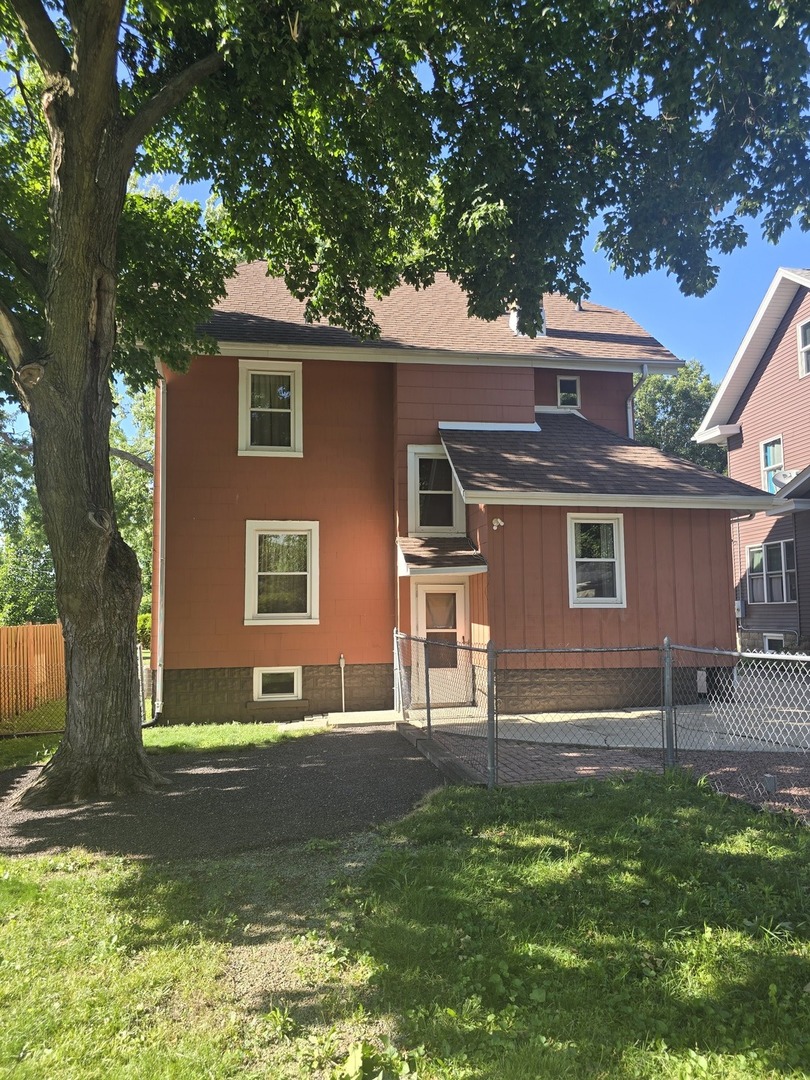 807 Apple Street Normal, IL 61761 - Photo 3 of 17