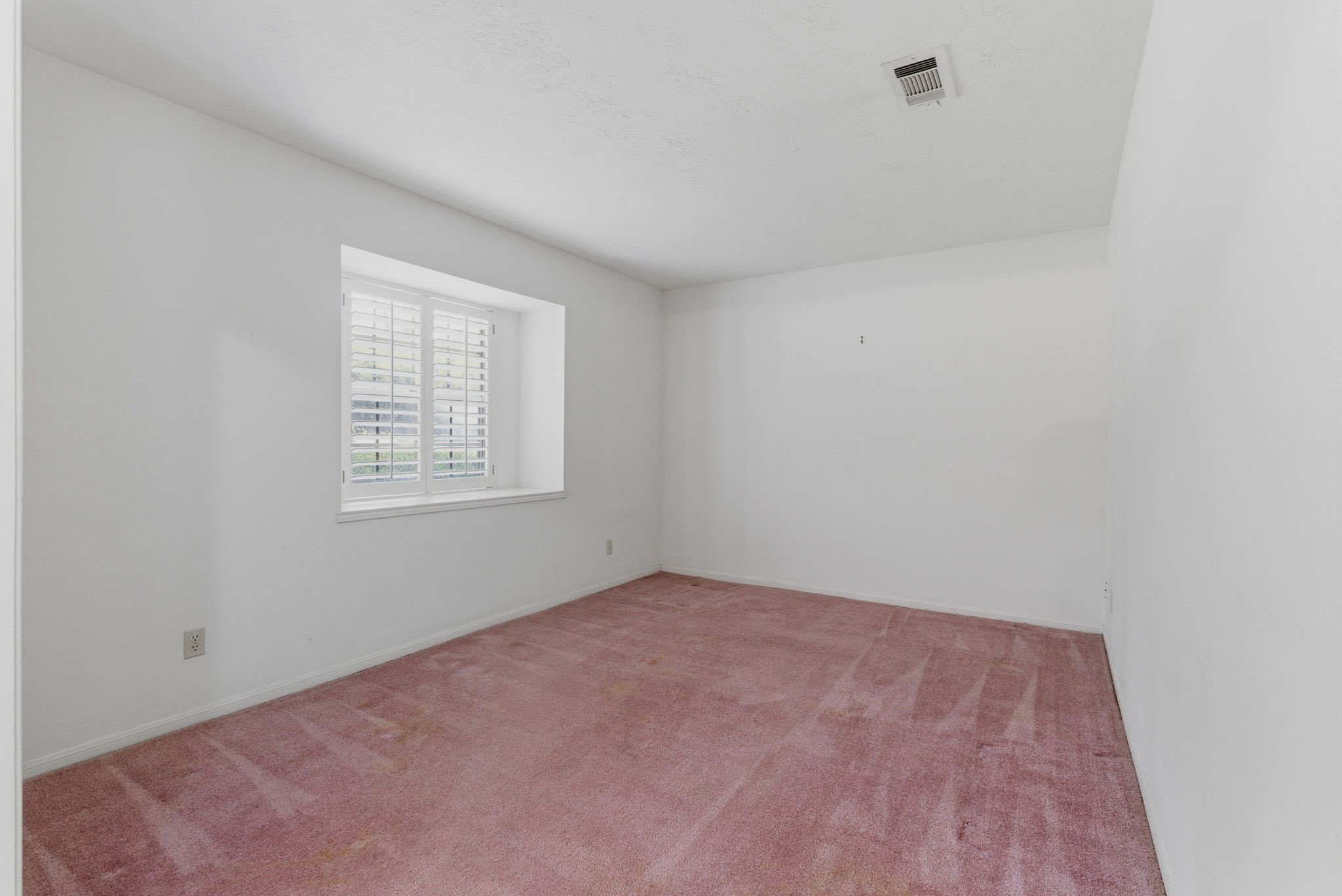 26503 Hillside Drive Spring, TX 77386 - Photo 4 of 22 an empty room with a window