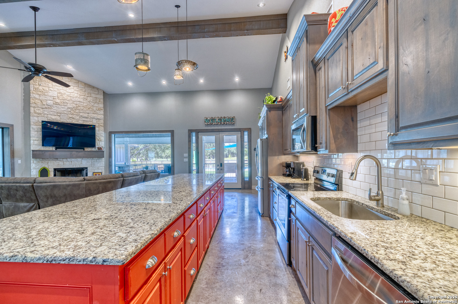 989 Mountain Valley Road Concan, TX 78838 - Photo 7 of 35 Gallery Image 7