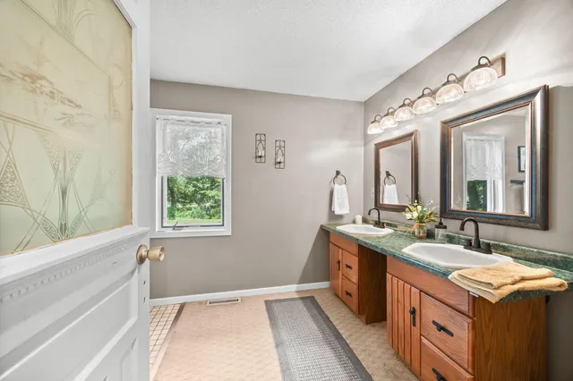 $450,000 | 62945 230th Street, Litchfield, MN 55355