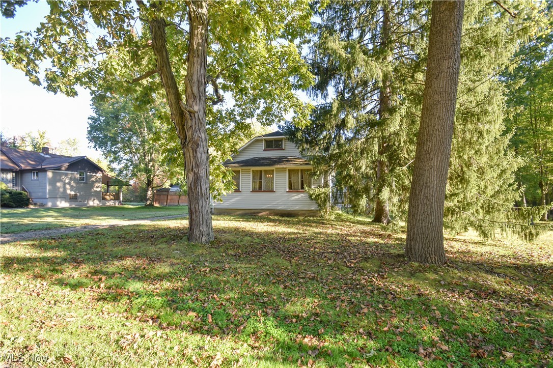 5382 West Webb Road Youngstown, OH 44515 - Photo 1 of 50 View of yard