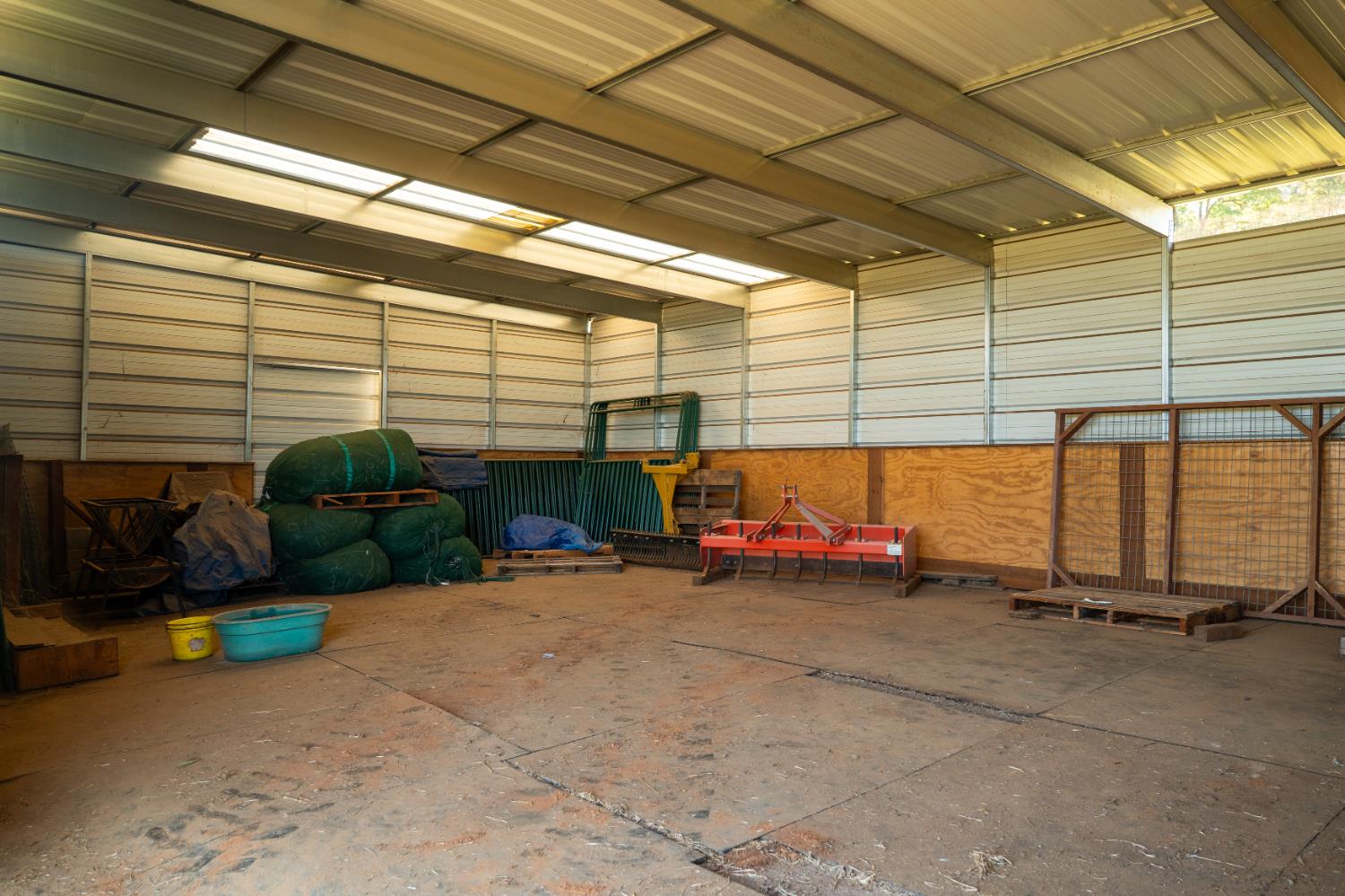 2385 Bald Hill Road Auburn, CA 95603 - Photo 57 of 63 Fully matted, cross ventilation, panels, feeders etc.