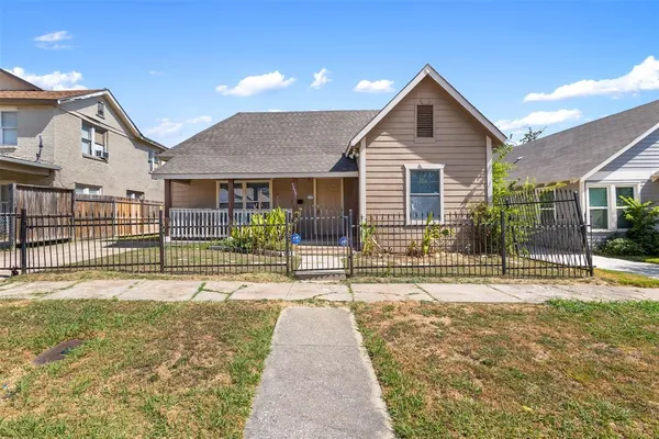 $1,700 | 1235 East Leuda Street, Fort Worth, TX 76104