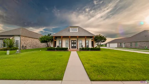$619,000 | 2121 Silverstone Avenue, Port Allen, LA 70767